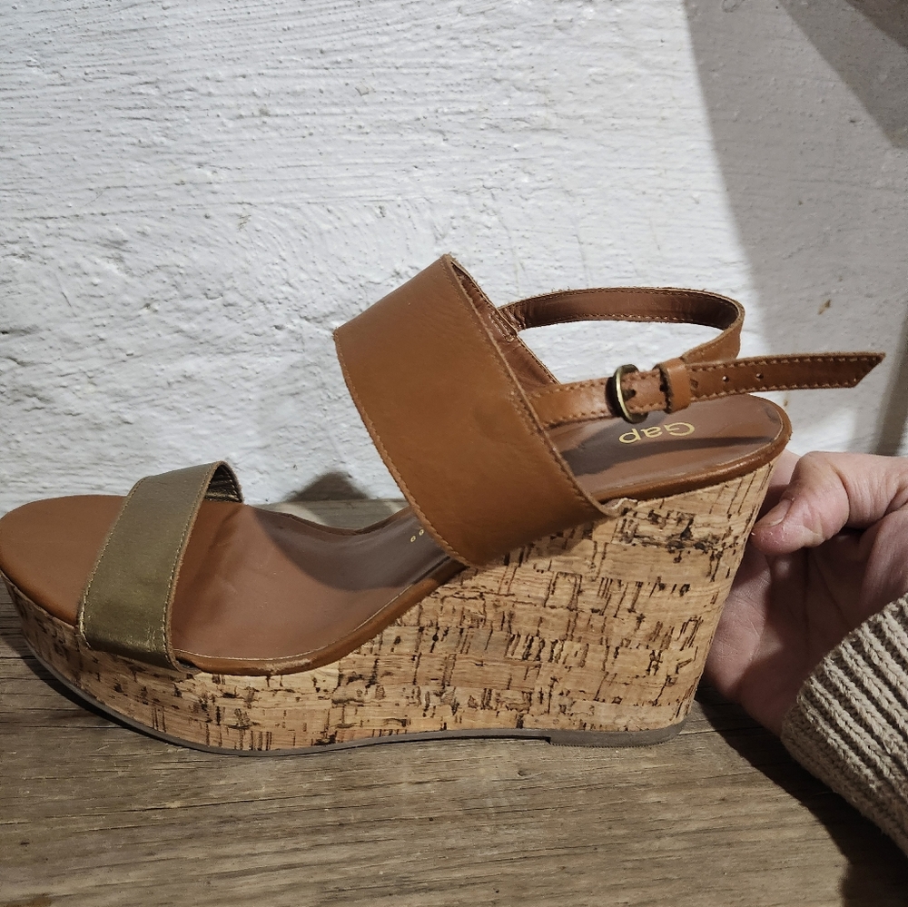 Gap Women's‎ Brown and Gold Wedge Sandals size 10
